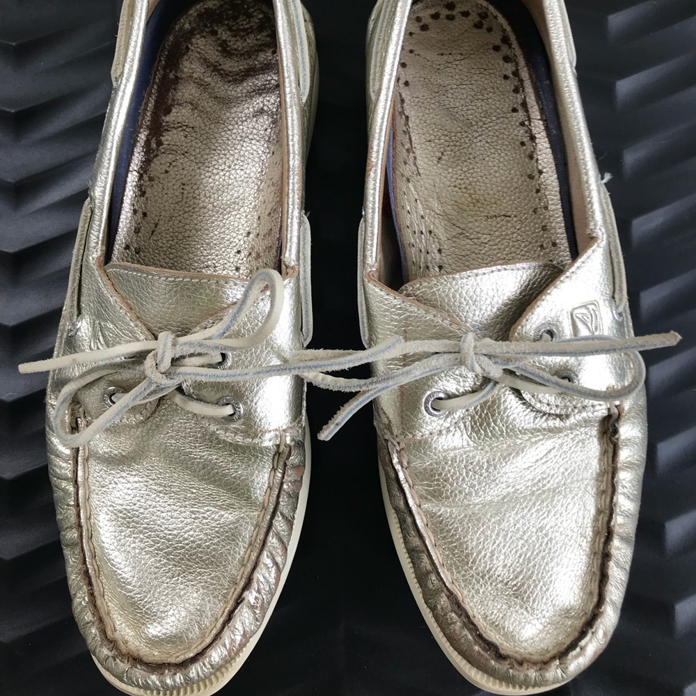 {New Listing} Women’s Gold Sperry Top-Sider shoes
